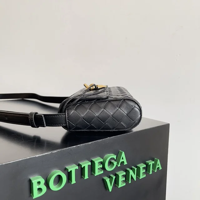【BOTTEGA VENETA】ボッテガヴェネタ スーパーコピー ミニ アンディアーモ クロスボディバッグ（755545）