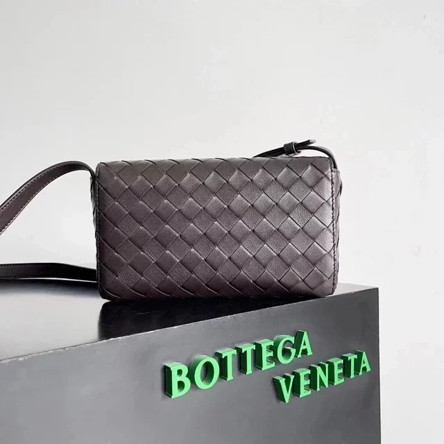 【BOTTEGA VENETA】ボッテガヴェネタ スーパーコピー ミニ アンディアーモ クロスボディバッグ（755545VCPP32190）