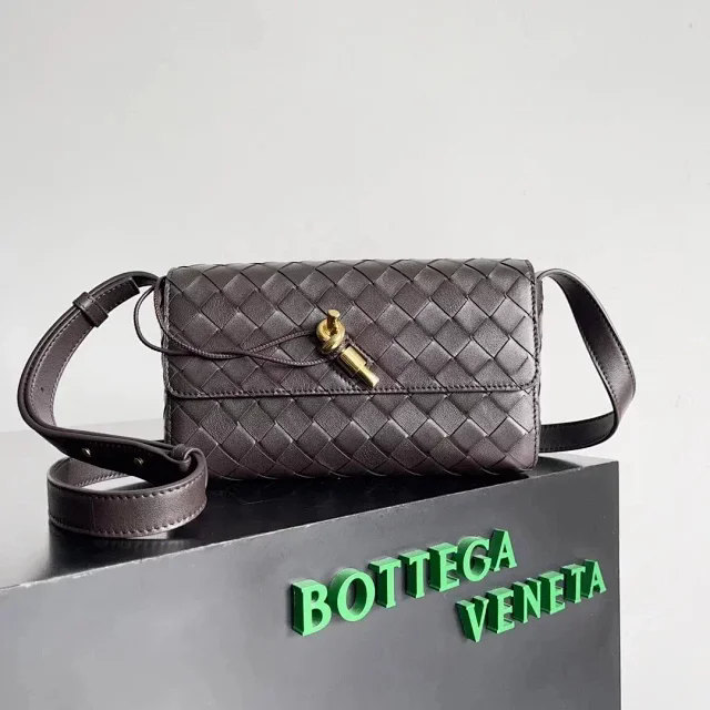 【BOTTEGA VENETA】ボッテガヴェネタ スーパーコピー ミニ アンディアーモ クロスボディバッグ（755545VCPP32190）