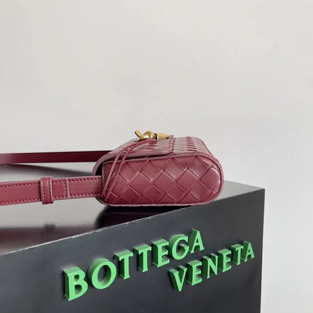 【BOTTEGA VENETA】ボッテガヴェネタ スーパーコピー ミニ アンディアーモ クロスボディバッグ（755545VCPP32250）