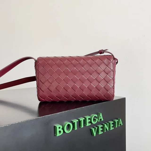 【BOTTEGA VENETA】ボッテガヴェネタ スーパーコピー ミニ アンディアーモ クロスボディバッグ（755545VCPP32250）