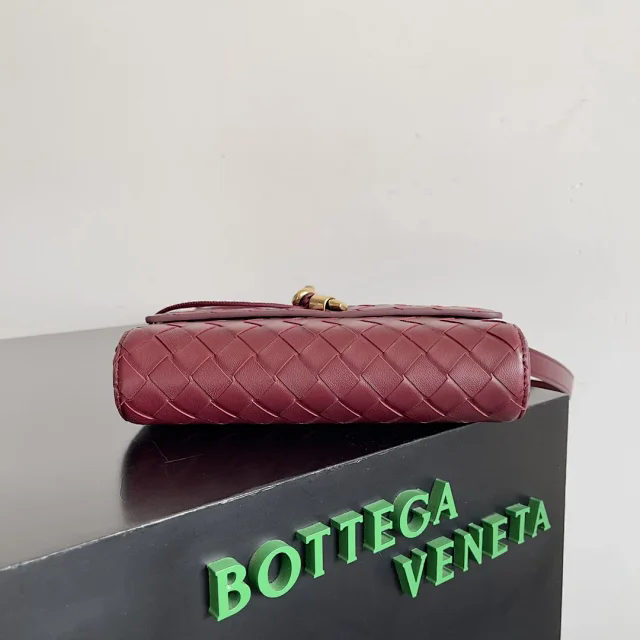【BOTTEGA VENETA】ボッテガヴェネタ スーパーコピー ミニ アンディアーモ クロスボディバッグ（755545VCPP32250）
