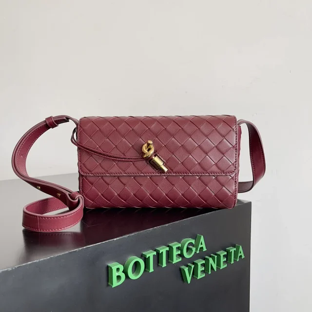 【BOTTEGA VENETA】ボッテガヴェネタ スーパーコピー ミニ アンディアーモ クロスボディバッグ（755545VCPP32250）