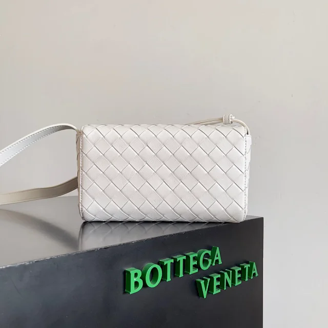 【BOTTEGA VENETA】ボッテガヴェネタ スーパーコピー ミニ アンディアーモ クロスボディバッグ（755545）