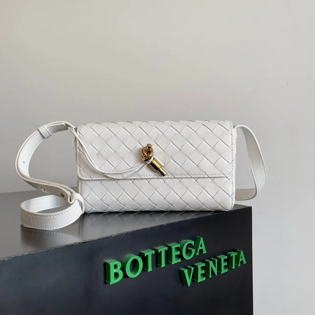 【BOTTEGA VENETA】ボッテガヴェネタ スーパーコピー ミニ アンディアーモ クロスボディバッグ（755545）