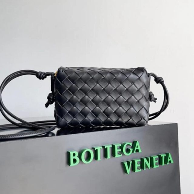 【BOTTEGA VENETA】ボッテガヴェネタ スーパーコピー ミニ ループ カメラバッグ(680254V1G118425)