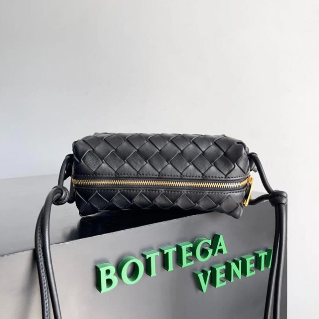 【BOTTEGA VENETA】ボッテガヴェネタ スーパーコピー ミニ ループ カメラバッグ(680254V1G118425)