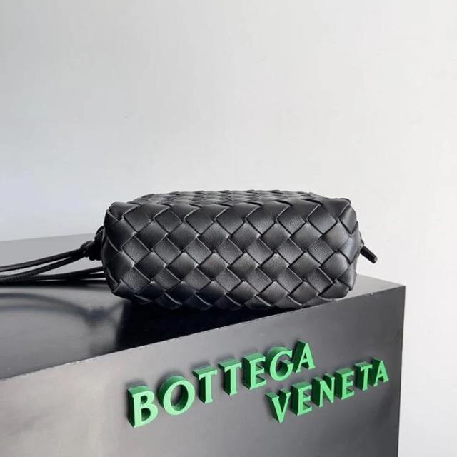 【BOTTEGA VENETA】ボッテガヴェネタ スーパーコピー ミニ ループ カメラバッグ(680254V1G118425)