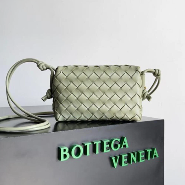 【BOTTEGA VENETA】ボッテガヴェネタ スーパーコピー ミニ ループ カメラバッグ(680254V1G112916)