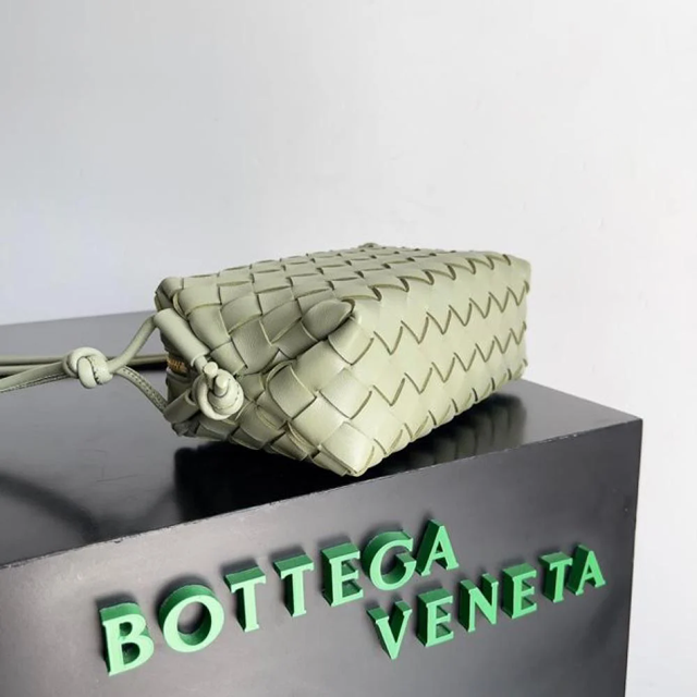 【BOTTEGA VENETA】ボッテガヴェネタ スーパーコピー ミニ ループ カメラバッグ(680254V1G112916)