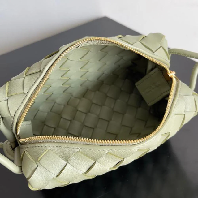 【BOTTEGA VENETA】ボッテガヴェネタ スーパーコピー ミニ ループ カメラバッグ(680254V1G112916)