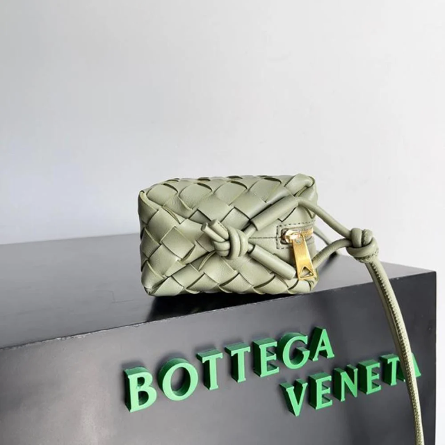 【BOTTEGA VENETA】ボッテガヴェネタ スーパーコピー ミニ ループ カメラバッグ(680254V1G112916)