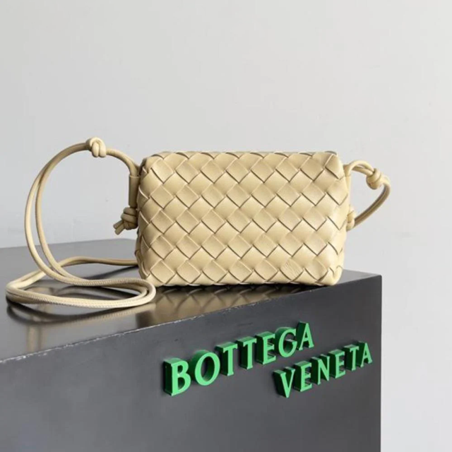 【BOTTEGA VENETA】ボッテガヴェネタ スーパーコピー ミニ ループ カメラバッグ(680254V1G112700)