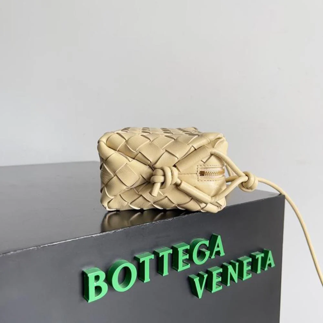 【BOTTEGA VENETA】ボッテガヴェネタ スーパーコピー ミニ ループ カメラバッグ(680254V1G112700)