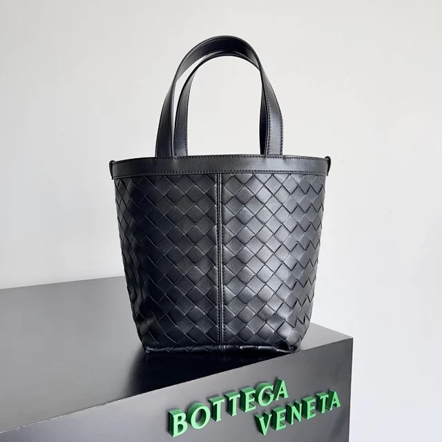 【BOTTEGA VENETA】ボッテガヴェネタ スーパーコピー イントレチャートレザーのスモールトートバッグ ネロ（754916VCPP11019）