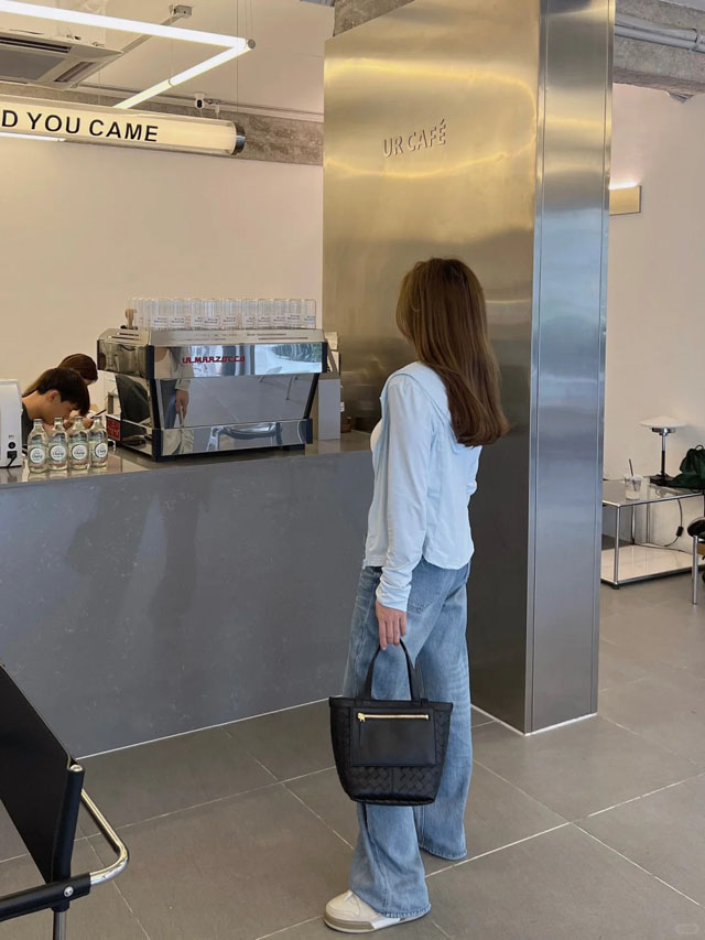 【BOTTEGA VENETA】ボッテガヴェネタ スーパーコピー イントレチャートレザーのスモールトートバッグ ネロ（754916VCPP11019）