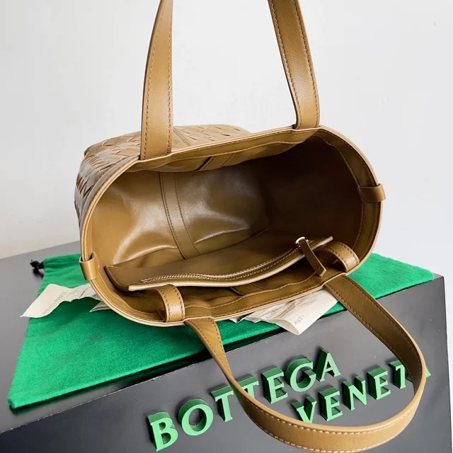 【BOTTEGA VENETA】ボッテガヴェネタ スーパーコピー イントレチャートレザーのスモールトートバッグ（754916VCPP17746）