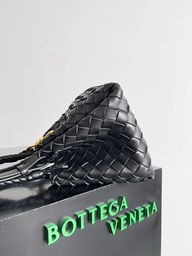 【BOTTEGA VENETA】ボッテガヴェネタ スーパーコピー スモール パラシュート ショルダーバッグ（796569）