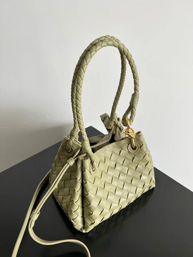【BOTTEGA VENETA】ボッテガヴェネタ スーパーコピー スモール パラシュート ショルダーバッグ アボカドグリーン（796569）