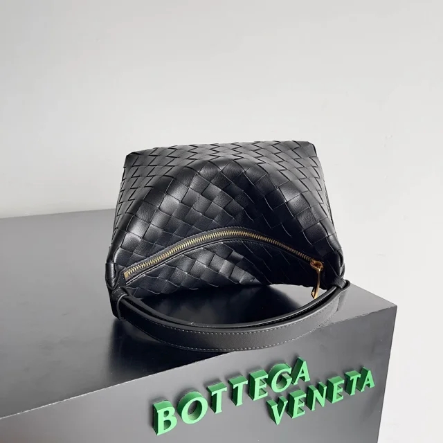 【BOTTEGA VENETA】ボッテガヴェネタ スーパーコピー イントレチャートレザーのミニショルダーバッグ ブラック（754443V3IV18425）