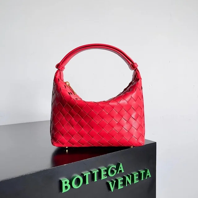 【BOTTEGA VENETA】ボッテガヴェネタ スーパーコピー イントレチャートレザーのミニショルダーバッグ レッド（754443）