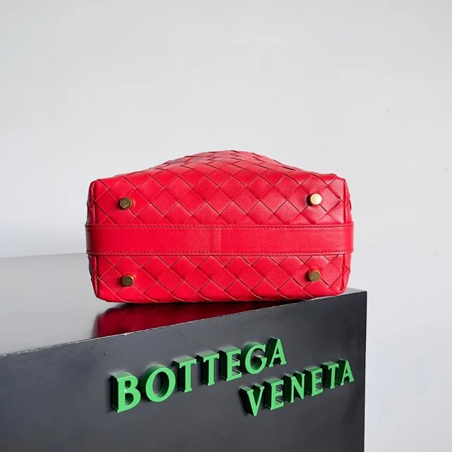 【BOTTEGA VENETA】ボッテガヴェネタ スーパーコピー イントレチャートレザーのミニショルダーバッグ レッド（754443）