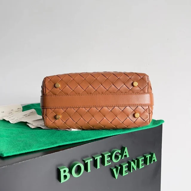 【BOTTEGA VENETA】ボッテガヴェネタ スーパーコピー イントレチャートレザーのミニショルダーバッグ ウッド（754443V3IV12650）