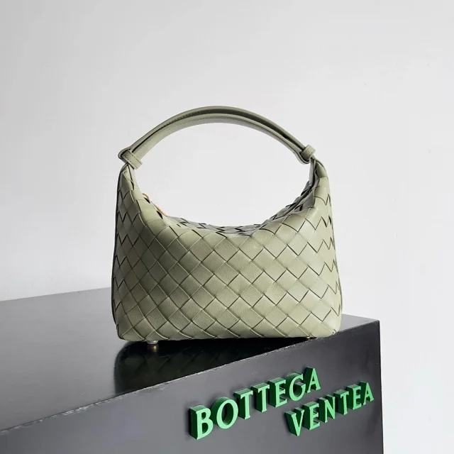 【BOTTEGA VENETA】ボッテガヴェネタ スーパーコピー イントレチャートレザーのミニショルダーバッグ アボカドグリーン（754443V3IV12916）