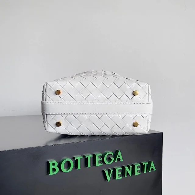 【BOTTEGA VENETA】ボッテガヴェネタ スーパーコピー イントレチャートレザーのミニショルダーバッグ ホワイト（754443）