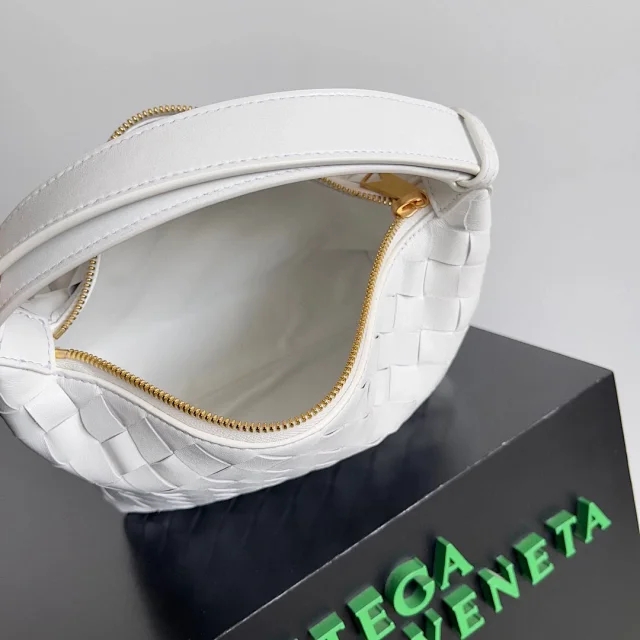 【BOTTEGA VENETA】ボッテガヴェネタ スーパーコピー イントレチャートレザーのミニショルダーバッグ ホワイト（754443）