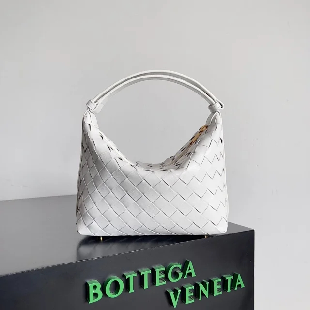 【BOTTEGA VENETA】ボッテガヴェネタ スーパーコピー イントレチャートレザーのミニショルダーバッグ ホワイト（754443）