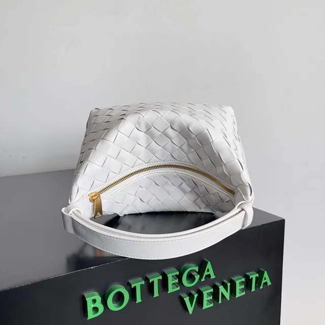 【BOTTEGA VENETA】ボッテガヴェネタ スーパーコピー イントレチャートレザーのミニショルダーバッグ ホワイト（754443）