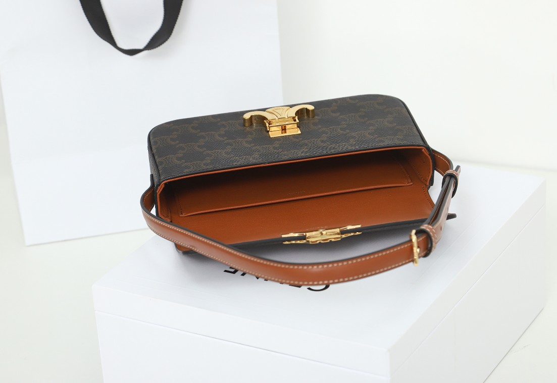 【CELINE】セリーヌ スーパーコピー ショルダーバッグ クロード / トリオンフキャンバス＆カーフスキン タン（194142CUZ.04LU）