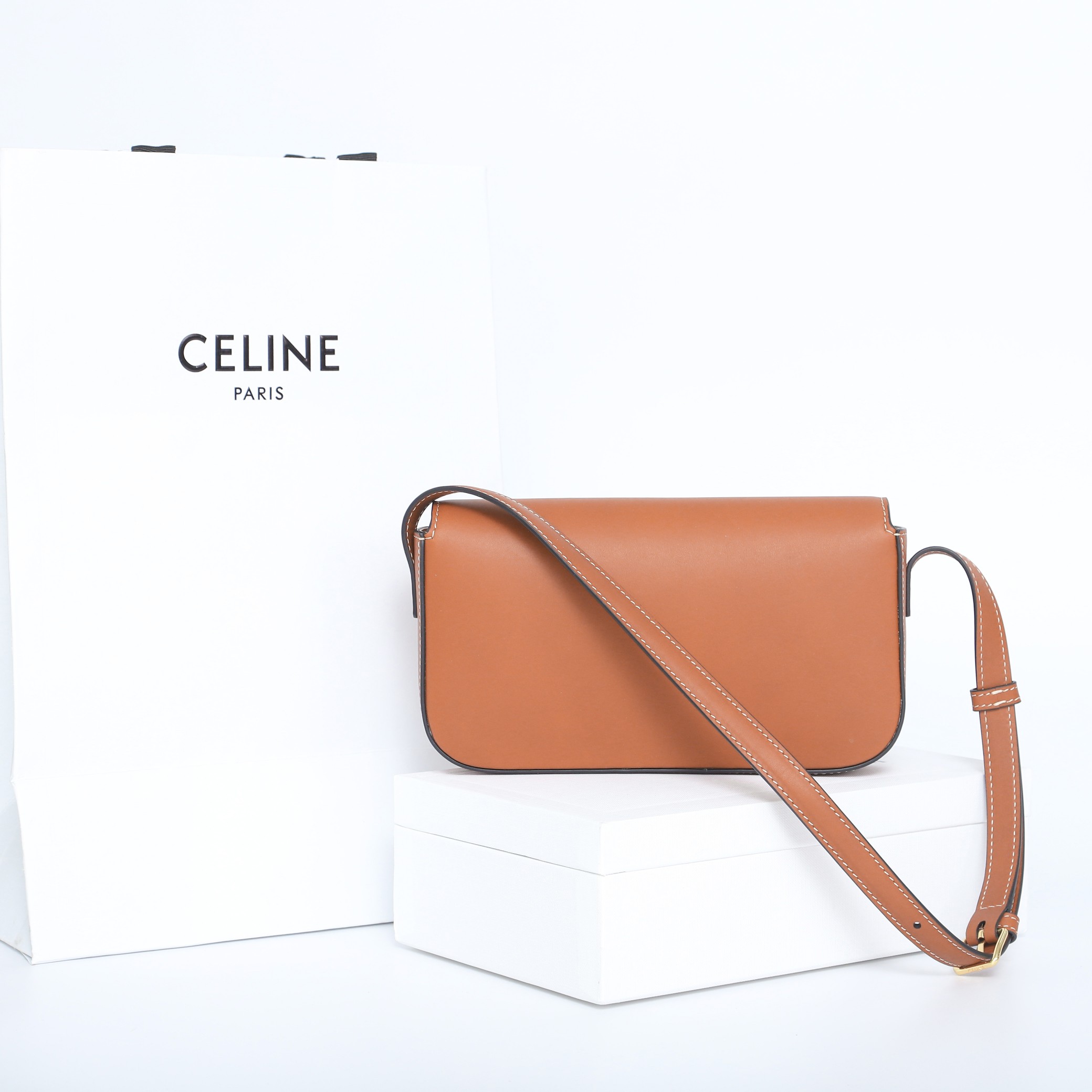 【CELINE】セリーヌ スーパーコピー ショルダーバッグ クロード / ナチュラルカーフスキン タン（194143BFN.04LU）