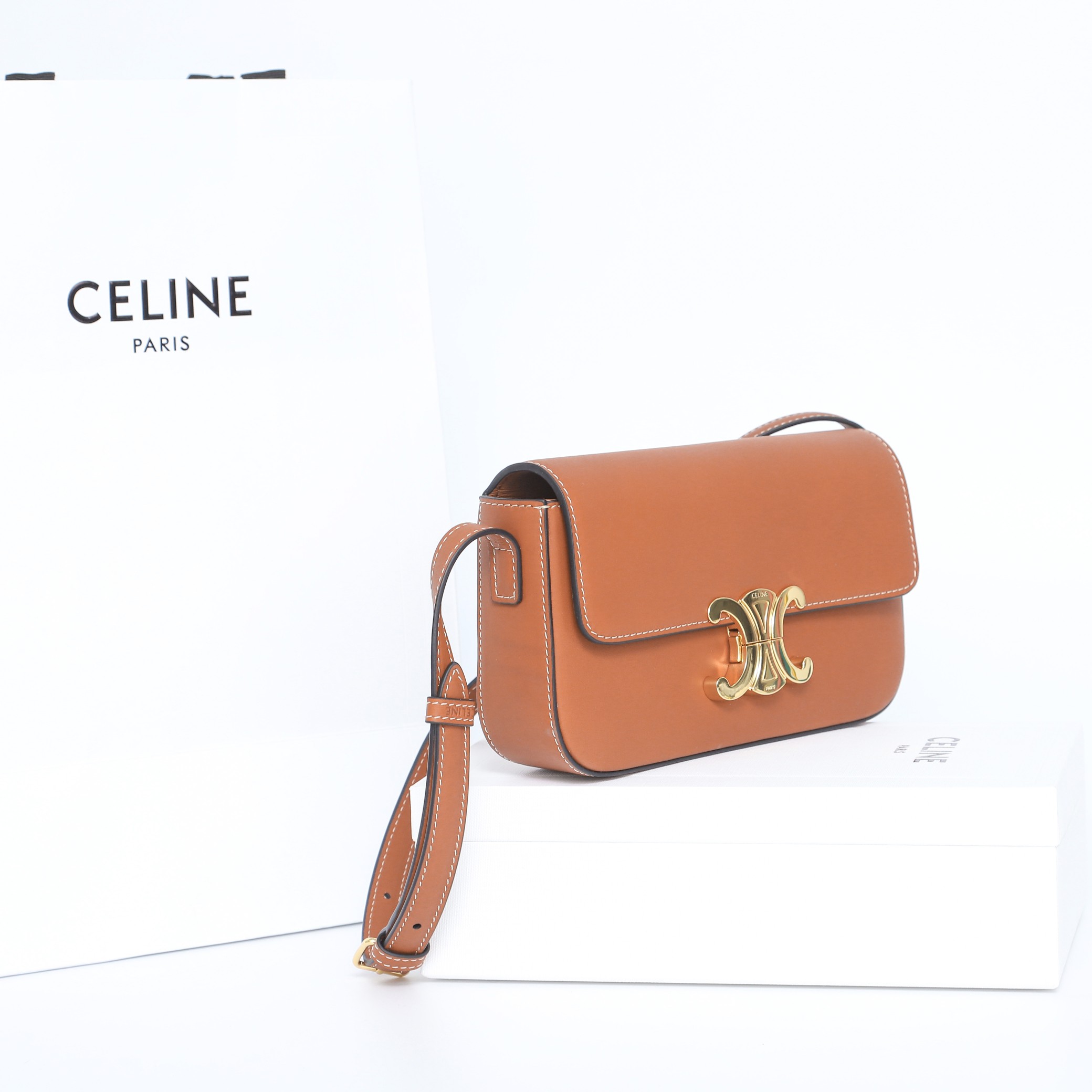 【CELINE】セリーヌ スーパーコピー ショルダーバッグ クロード / ナチュラルカーフスキン タン（194143BFN.04LU）