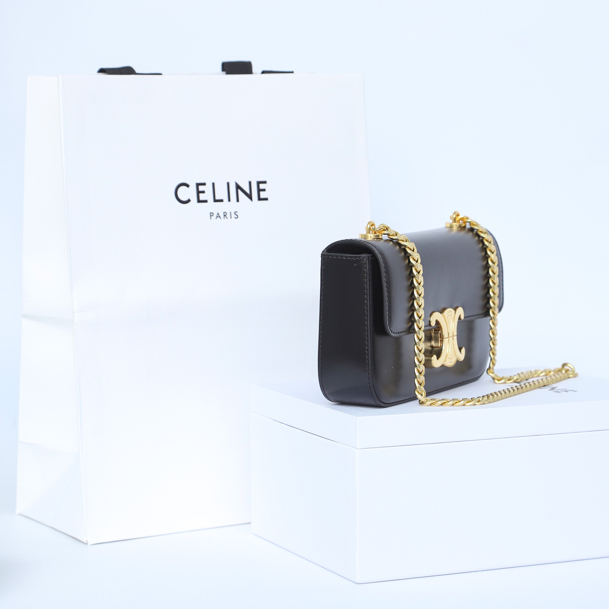 【CELINE】セリーヌ スーパーコピー チェーン ショルダーバッグ クロード / シャイニーカーフスキン ブラック（115203BF4.38NO）