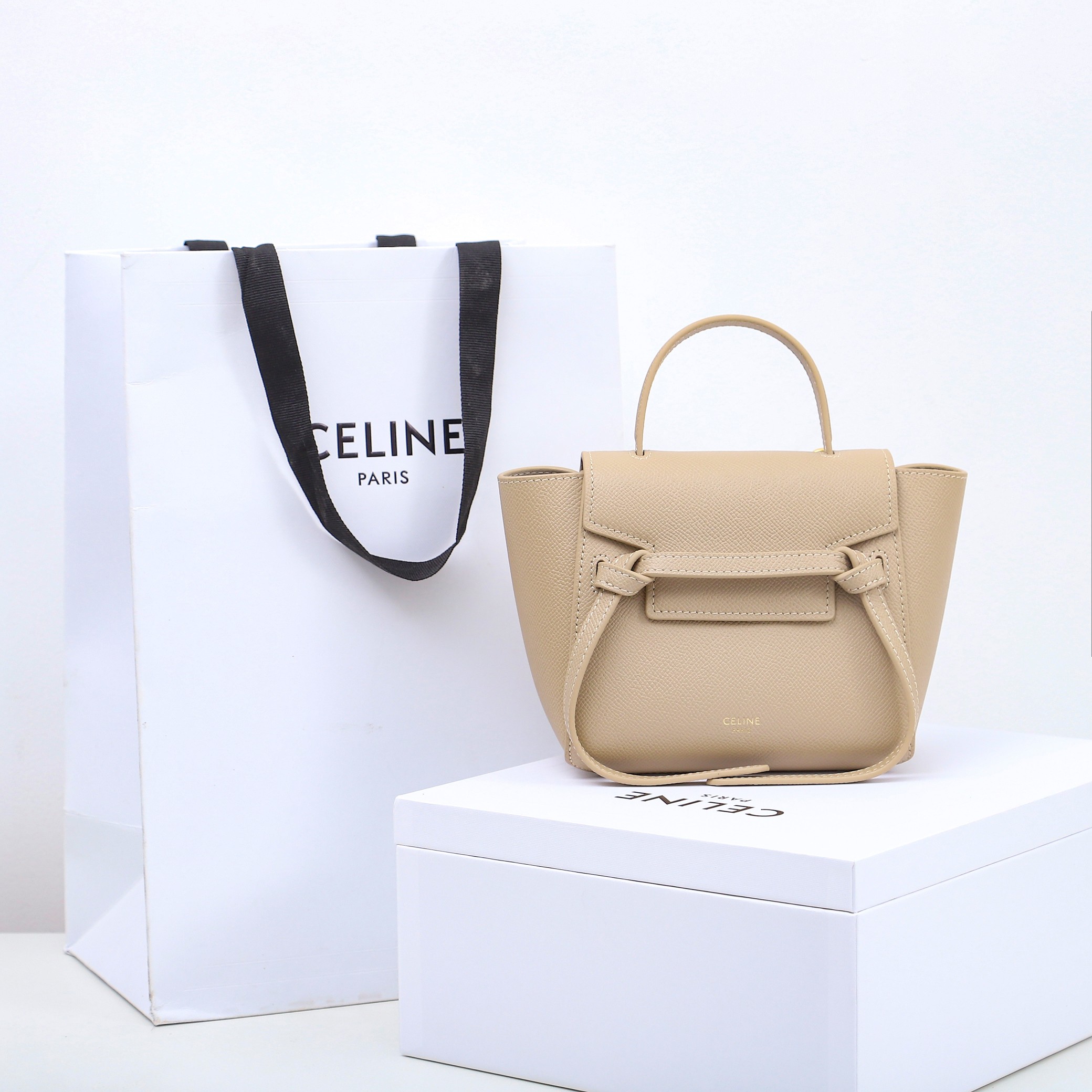 【CELINE】セリーヌ スーパーコピー ピコ ベルトバッグ / グレインドカーフスキン ライトトープ（194263ZVA.18LT）