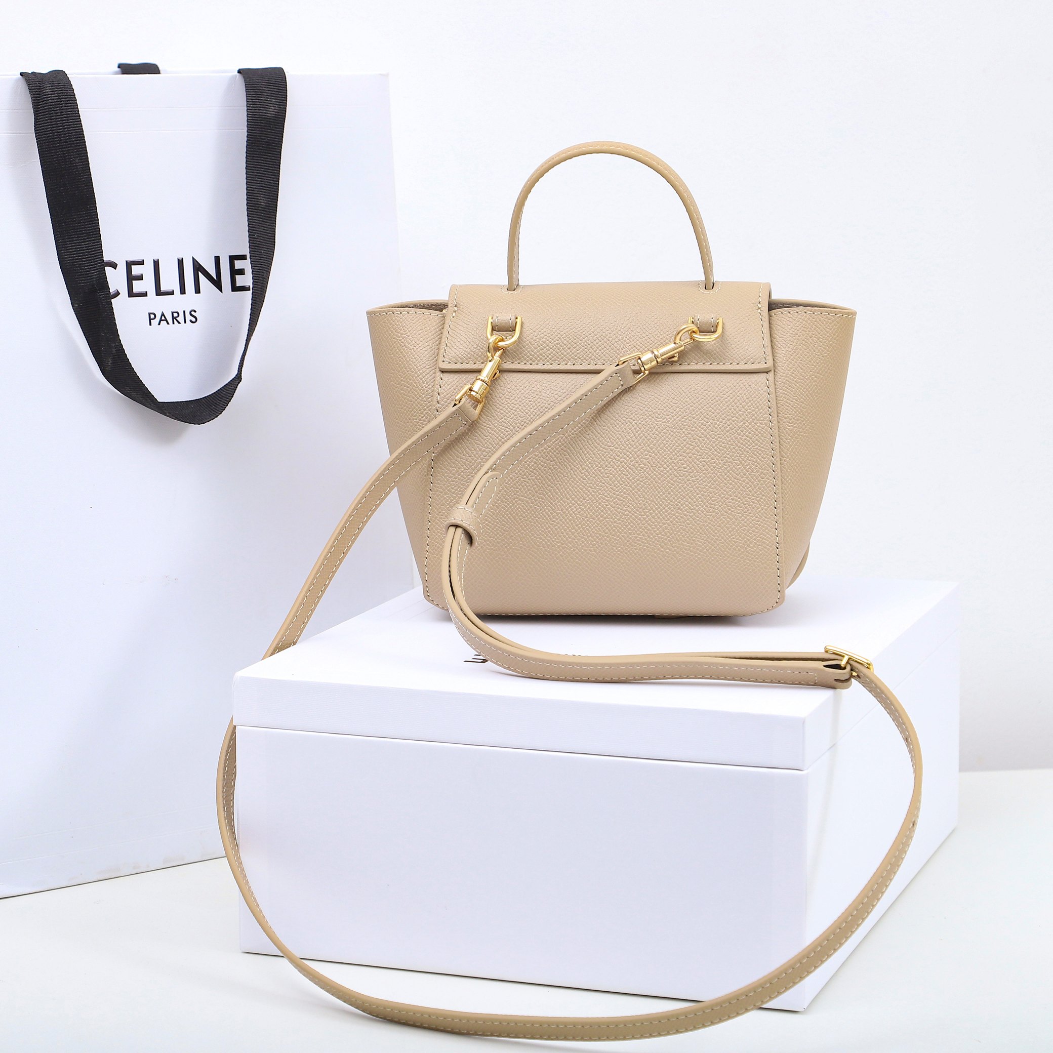 【CELINE】セリーヌ スーパーコピー ピコ ベルトバッグ / グレインドカーフスキン ライトトープ（194263ZVA.18LT）