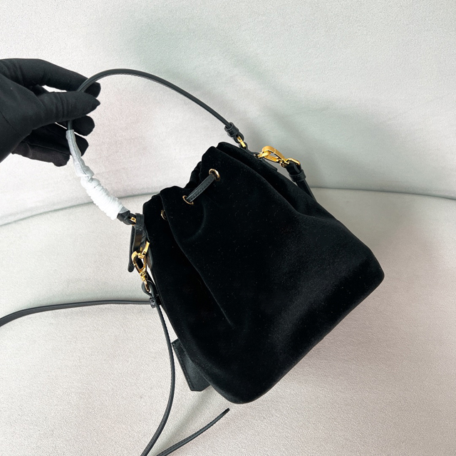 【PRADA】プラダ スーパーコピー ナッパレザーディテール付 ベルベット ミニバッグ（1BE067_2C7Q_F0002_V_WOM）
