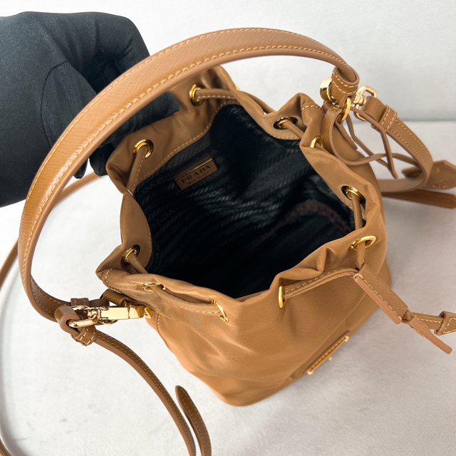 【PRADA】プラダ スーパーコピー Re-Edition 1978 Re-Nylon ミニバッグ ブラウン（1BE067_R064_F0594_V_WOO）