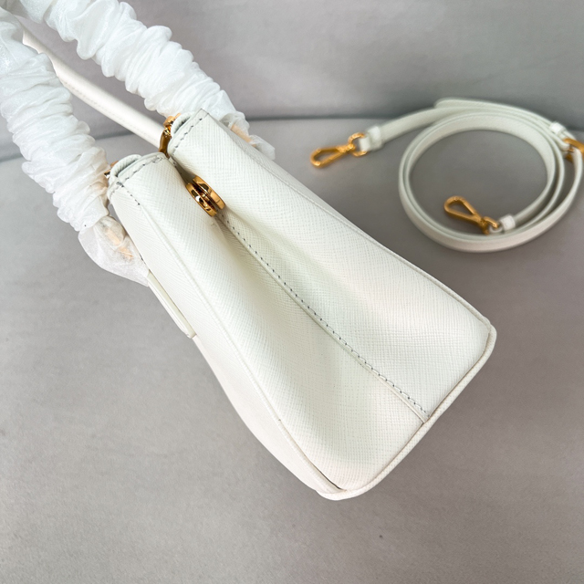 【PRADA】プラダ スーパーコピー ガレリア サフィアーノレザー ミニバッグ ホワイト（1BA906_NZV_F0009_V_ZOM）