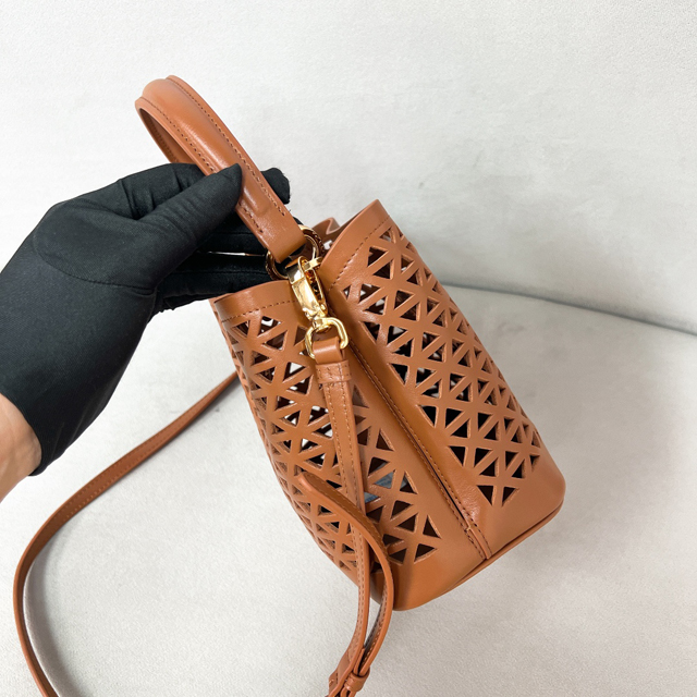 【PRADA】プラダ スーパーコピー パニエ カットアウトモチーフ レザー ミニバッグ キャラメル（1BA217_2CY4_F03BH_V_OOO）