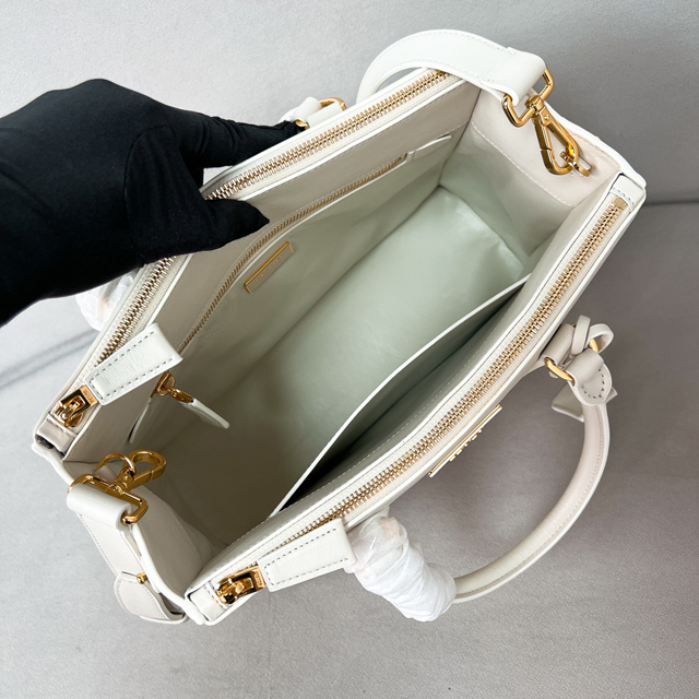 【PRADA】プラダ プラダ スーパーコピーガレリア ラージ ソフトグレインレザー バッグ ホワイト（1BA274_2CYS_F0009_V_YO0）