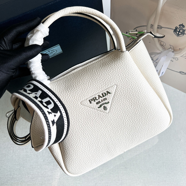 【PRADA】プラダ スーパーコピー ヴィッテロダイノソフトレザー スモール ハンドバッグ ホワイト（1BC145_2DKV_F0009_V_3OM）