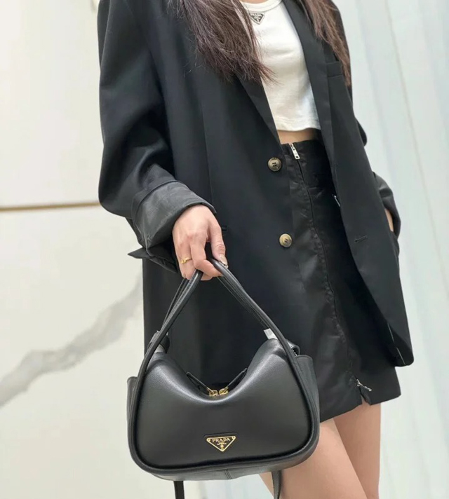【PRADA】プラダ プラダ スーパーコピーダーリン ソフトグレインレザー ハンドバッグ  ブラック（1BA451_2CYS_F0002_V_OVO）