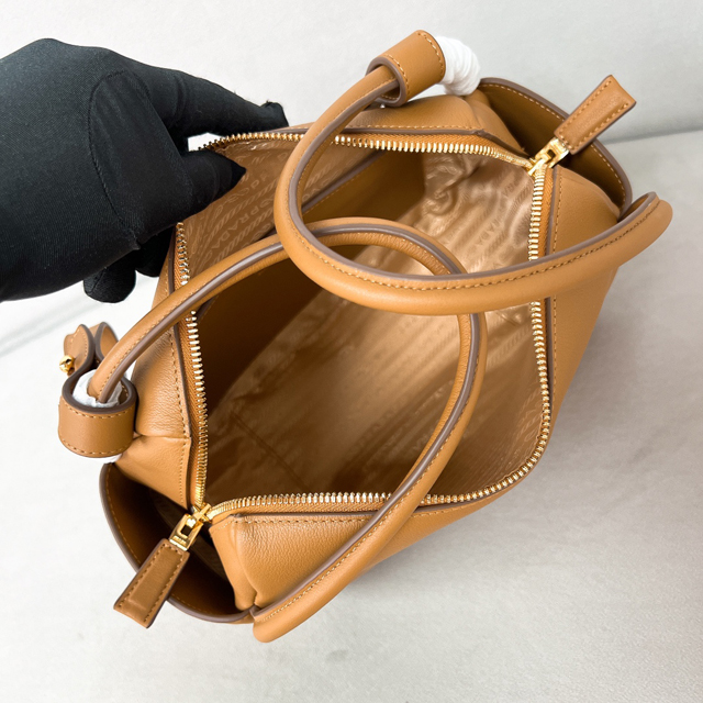 【PRADA】プラダ プラダ スーパーコピーダーリン ソフトグレインレザー ハンドバッグ キャメル（1BA451_2CYS_F03BH_V_OVO）