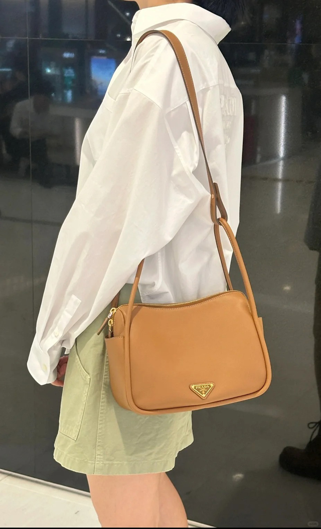 【PRADA】プラダ プラダ スーパーコピーダーリン ソフトグレインレザー ハンドバッグ キャメル（1BA451_2CYS_F03BH_V_OVO）