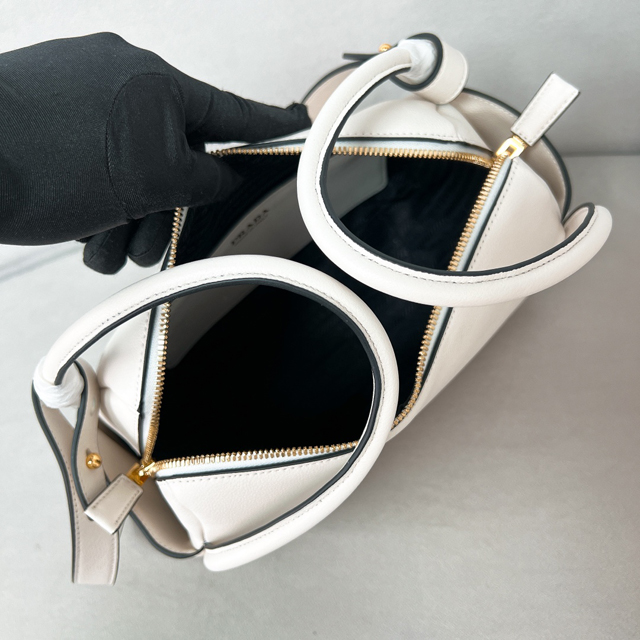 【PRADA】プラダ プラダ スーパーコピーダーリン ソフトグレインレザー ハンドバッグ ホワイト（1BA451_2CYS_F0PG7_V_OVO）
