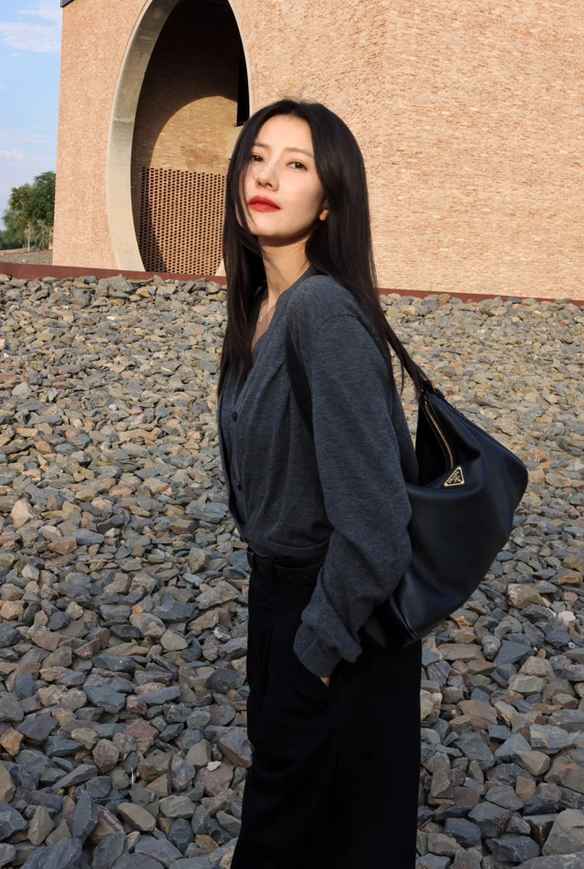 【PRADA】プラダ スーパーコピー エメ ラージ ソフトグレインレザー ショルダーバッグ ブラック（1BC228_2CYS_F0002_V_LVM）