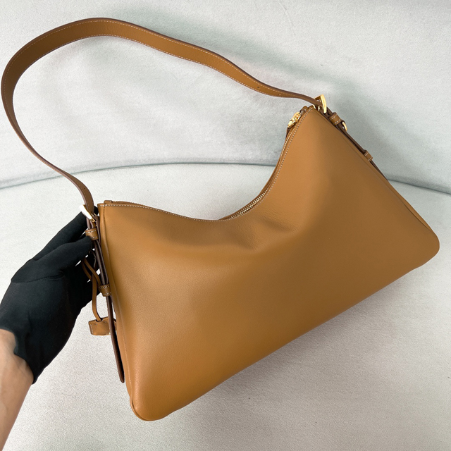 【PRADA】プラダ スーパーコピー エメ ラージ ソフトグレインレザー ショルダーバッグ キャメル（1BC228_2CYS_F03BH_V_LVM）